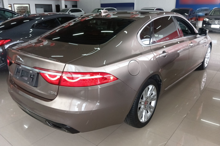 捷豹XFL 2019款 XFL 2.0T 250PS 四驱尊享版车身外观6005