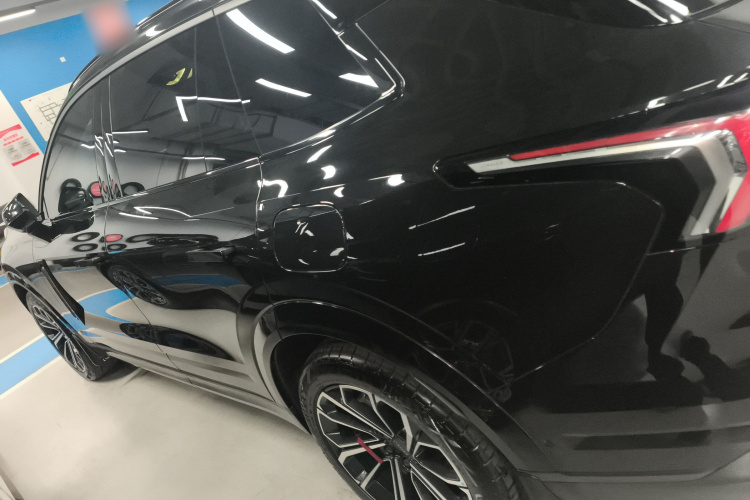 领克09 EM-P 2024款 2.0TD EM-P 四驱PRO 七座车身外观4