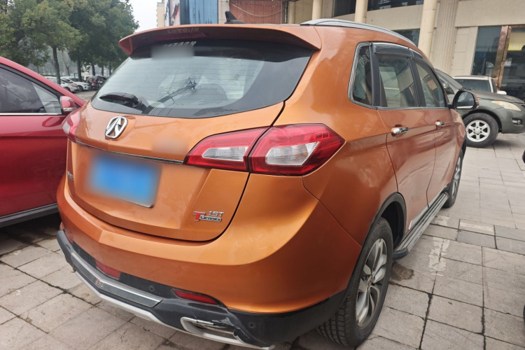 北汽威旺S50 2016款 1.5T CVT欢动尊贵型车身外观7