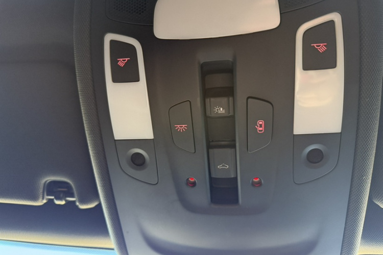 奥迪A6L 2018款 30周年年型 45 TFSI quattro 运动型中控内饰7005