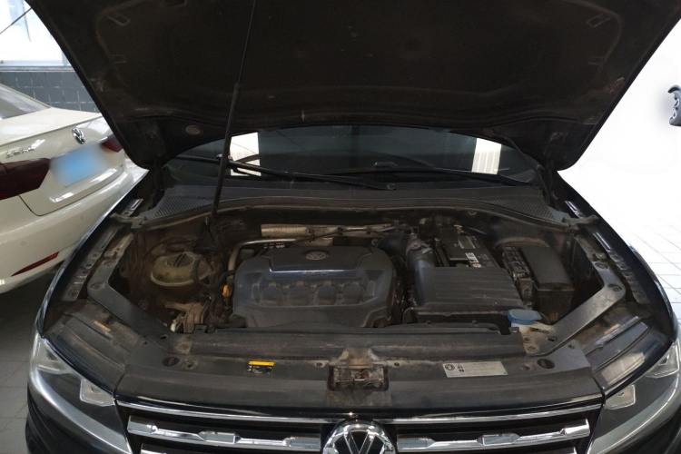 大众 途观L 2018款 330TSI 自动两驱舒适版机舱底盘24