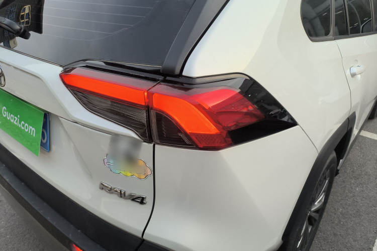 丰田 RAV4荣放 2023款 2.0L CVT两驱风尚Plus版车身外观6006