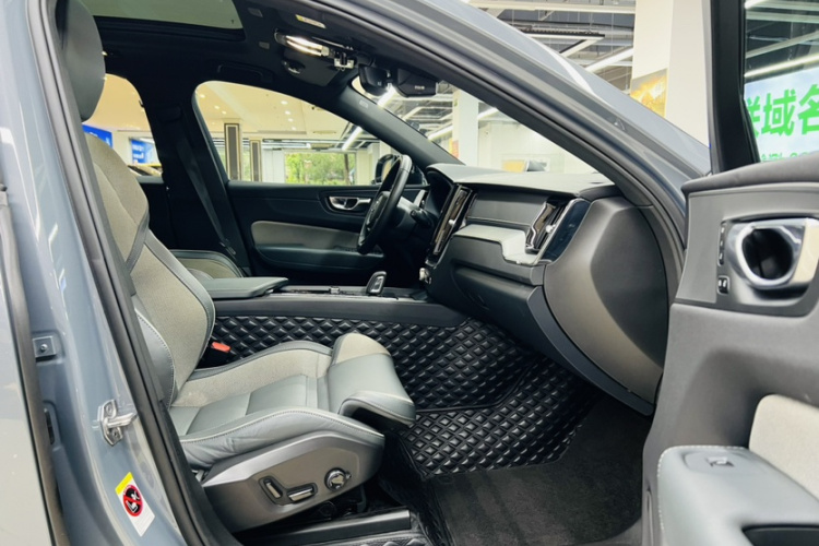 沃尔沃XC60新能源 2022款 T8 插电混动 四驱智远运动版中控内饰7007