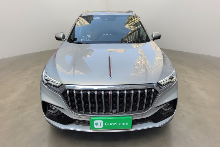 红旗HS5 2022款 2.0T 智联旗享四驱版车身外观2