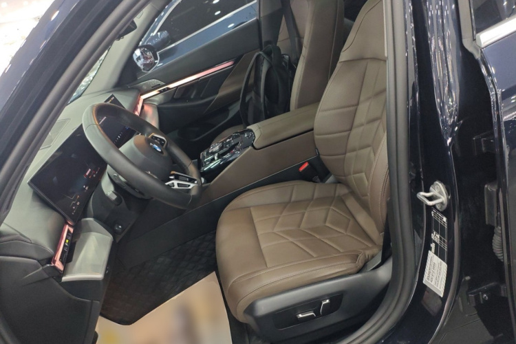 宝马5系 2024款 530Li 领先型 M运动套装局部细节19