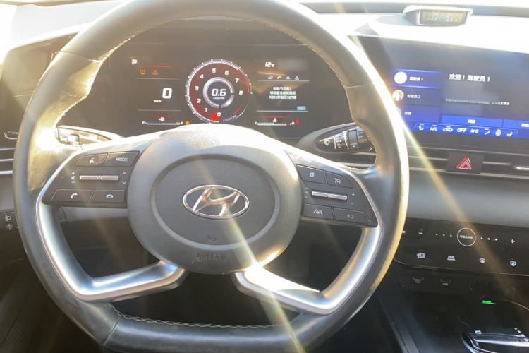 现代 伊兰特 2021款 1.5L CVT LUX尊贵版局部细节13