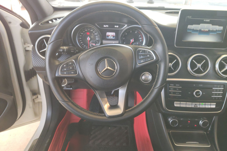 奔驰A级(进口) 2016款 A 200 时尚型局部细节13