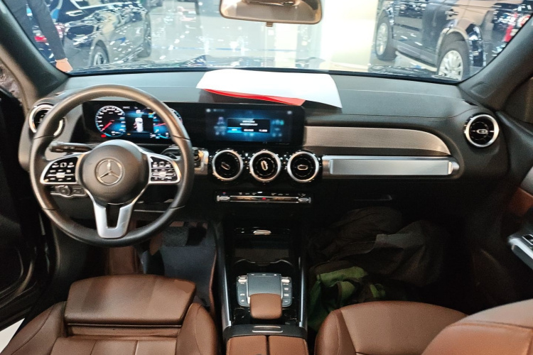 奔驰GLB 2022款 改款二 GLB 200 动感型中控内饰12