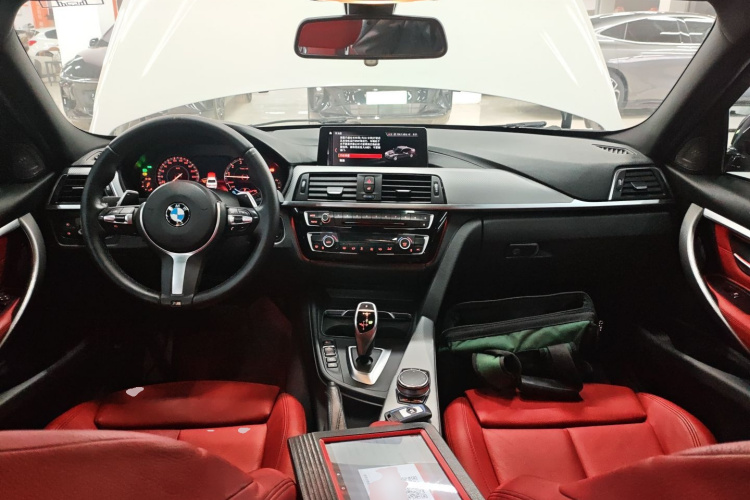 宝马3系 2019款 320i M运动曜夜版中控内饰12