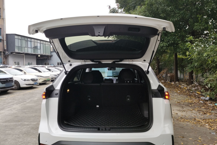 吉利银河 银河L7 2024款 1.5T 115km PLUS  龙腾版机舱底盘23