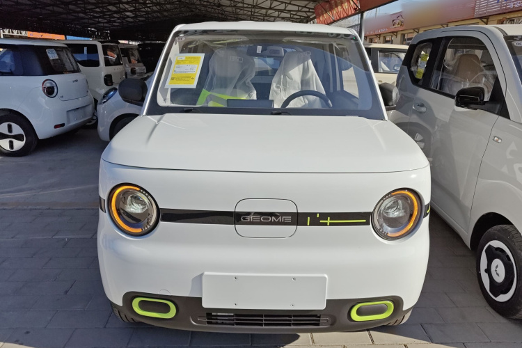 吉利银河 熊猫 2025款 210km 元气熊车身外观2