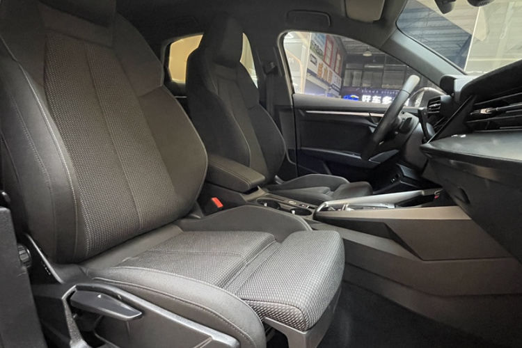 奥迪A3 2021款 A3L Limousine 35 TFSI 进取运动型中控内饰7009
