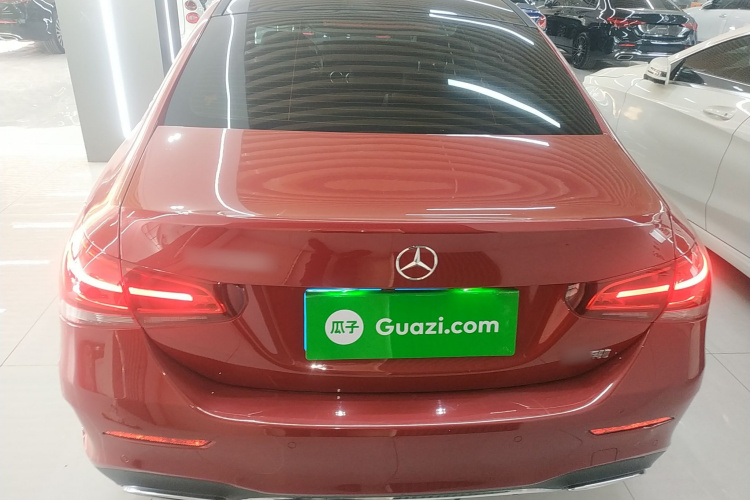 奔驰A级 2020款 改款二 A 180 L 运动轿车车身外观6004