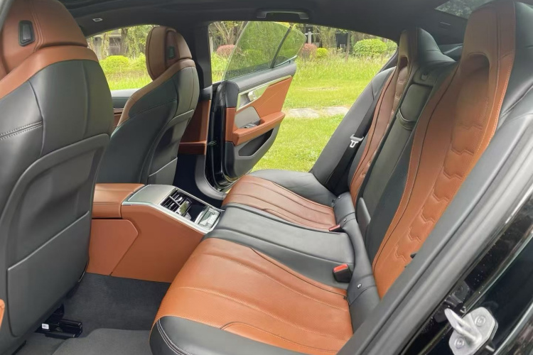 宝马8系 2022款 840i 四门轿跑车 M运动套装中控内饰7003