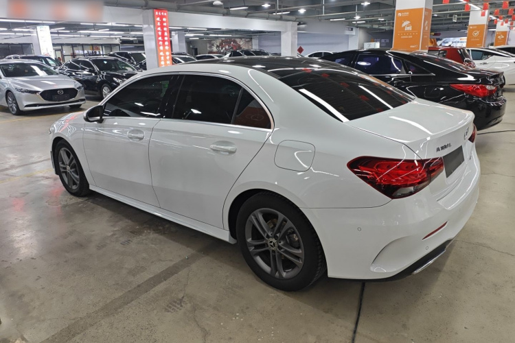 奔驰A级 2020款 改款二 A 180 L 运动轿车车身外观4