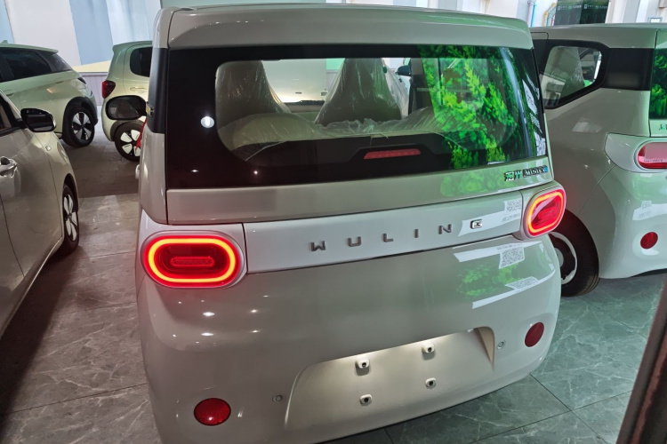 五菱汽车 宏光MINIEV 2024款 第三代 215km 青春版车身外观6