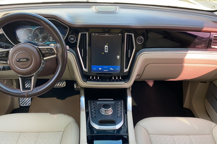 众泰T700 2017款 1.8T 双离合尊贵型局部细节16