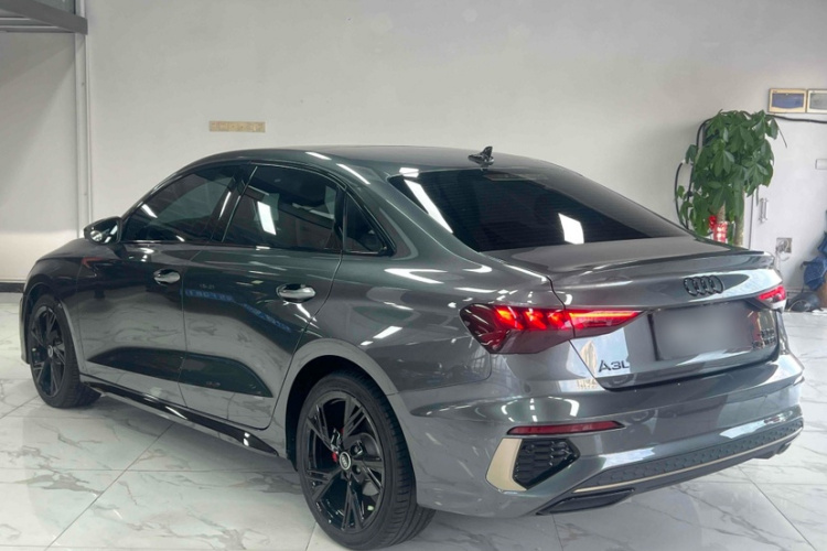 奥迪A3 2024款 A3L Limousine 35 TFSI RS套件燃速型车身外观6006