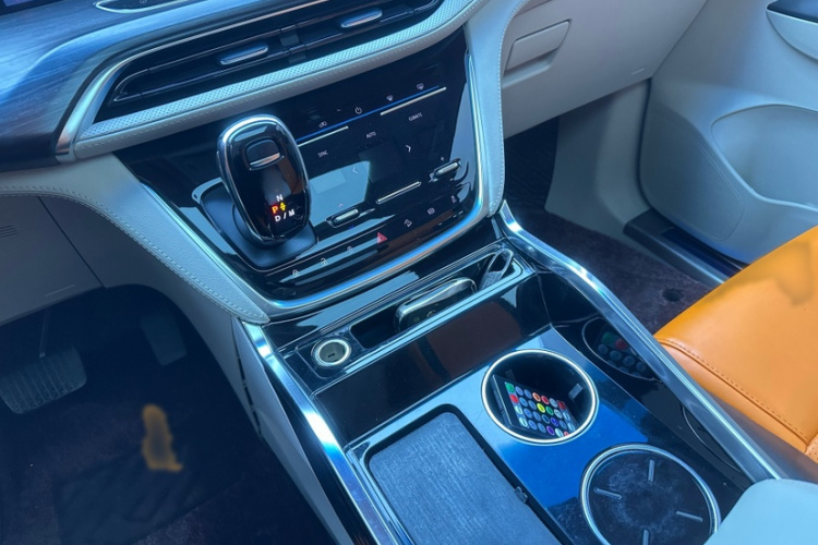 别克GL8 2023款 ES陆尊 舒适型中控内饰7011