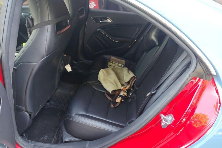 奔驰CLA 2018款 CLA 200 时尚型中控内饰21