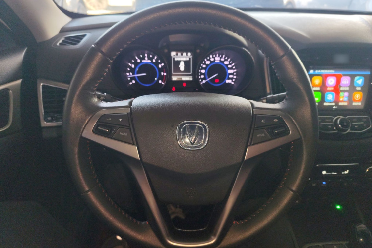 长安 逸动 2016款 XT 1.6L 自动俊酷型中控内饰13