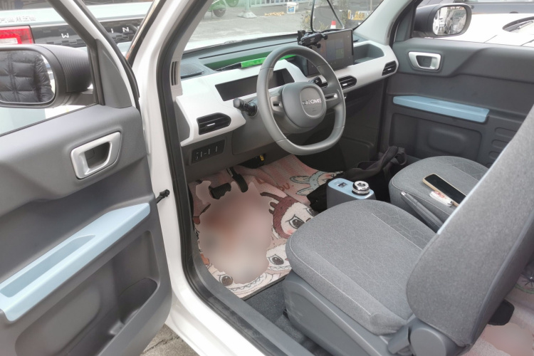 吉利银河 2024款 熊猫mini 200km 耐力熊中控内饰7003