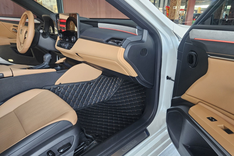 雷克萨斯ES 2025款 200 臻享版中控内饰7004