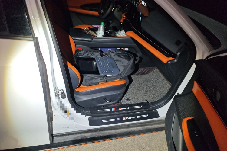 长安UNI-V 2023款 1.5T 运动版局部细节9005