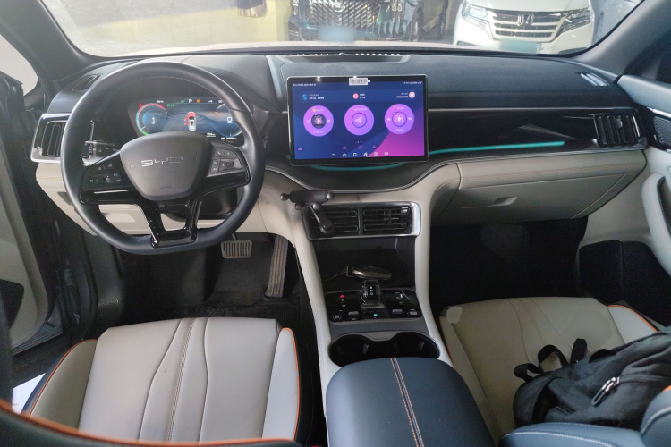 比亚迪 宋PLUS新能源 2023款 冠军版 DM-i 110KM 旗舰型中控内饰7002
