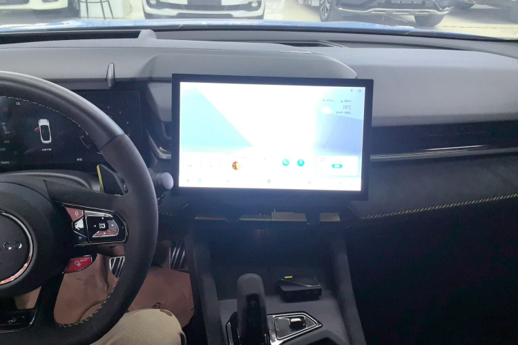 领克03 2023款 03+ 2.0TD 自动Cyan定制版性能套装中控内饰12