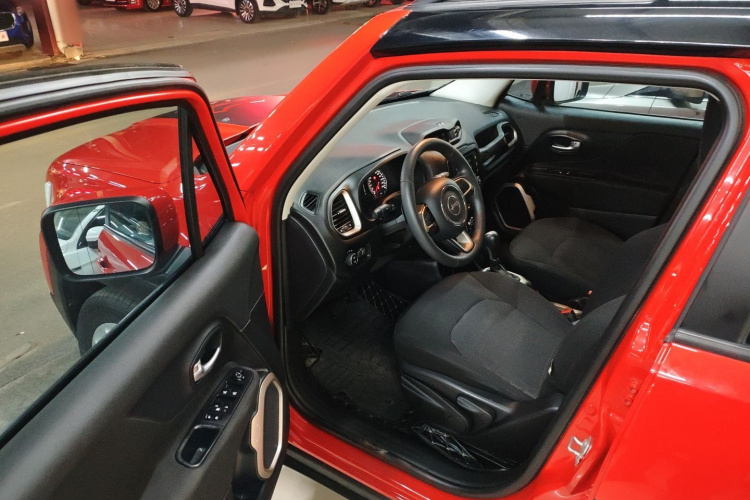 Jeep 自由侠 2017款 180T 自动高能版中控内饰20