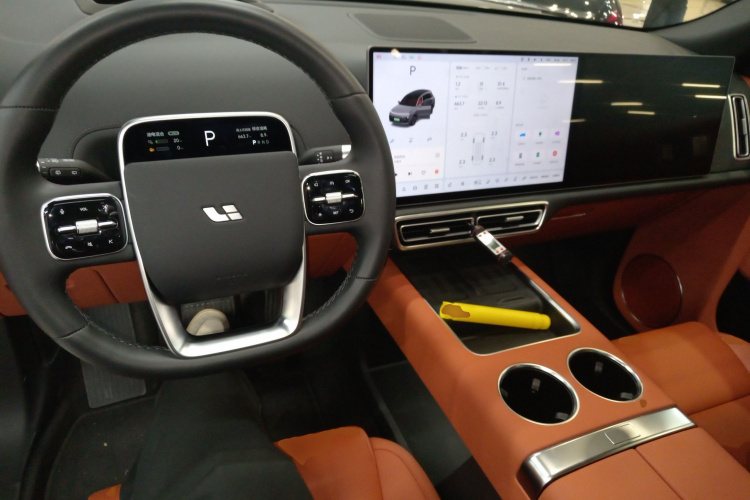 理想汽车 理想L8 2024款 Max中控内饰7002
