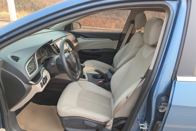 别克 英朗 2016款 15N 手动精英型中控内饰19