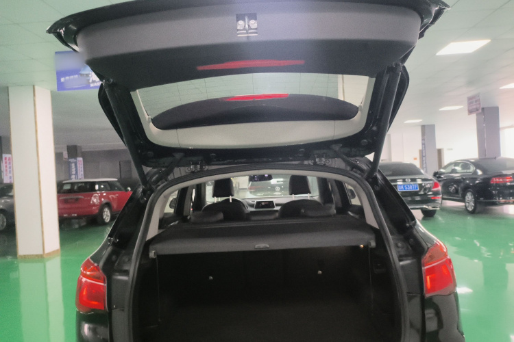 宝马X1 2016款 sDrive18Li 时尚型机舱底盘23