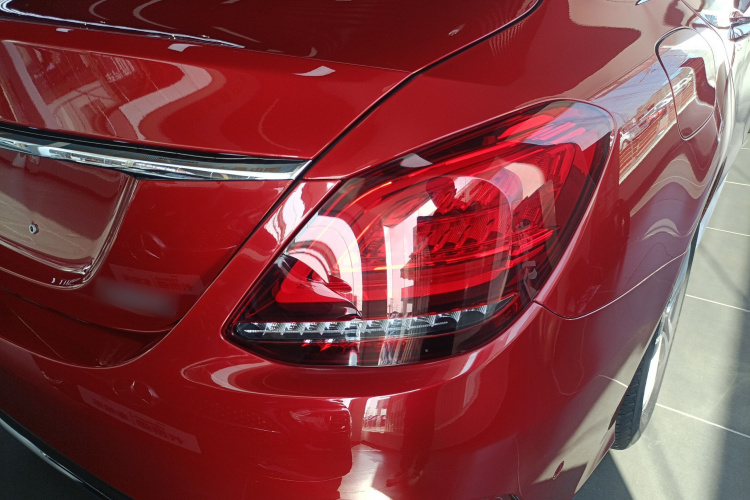 奔驰C级 2019款 C 260 L 运动版车身外观9