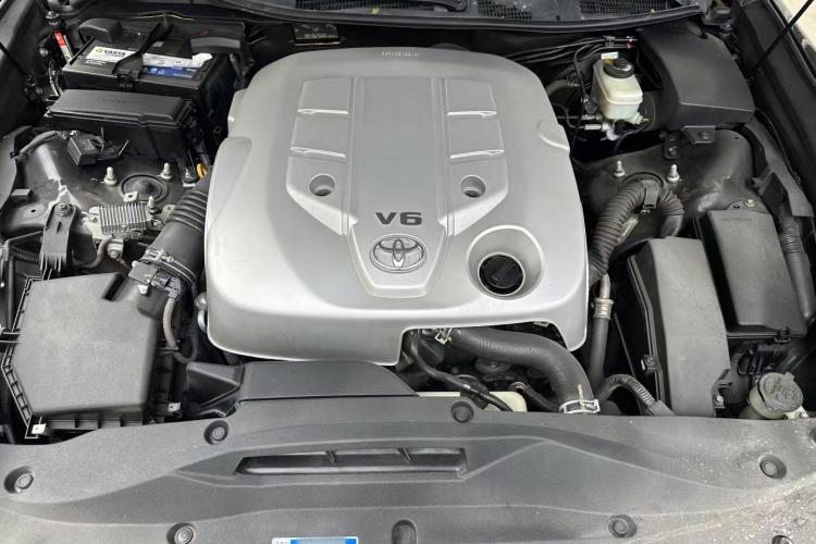 丰田 皇冠 2015款 2.5L 智享版机舱底盘24