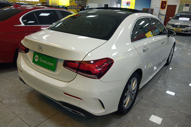 奔驰A级 2020款 A 200 L 运动轿车车身外观7