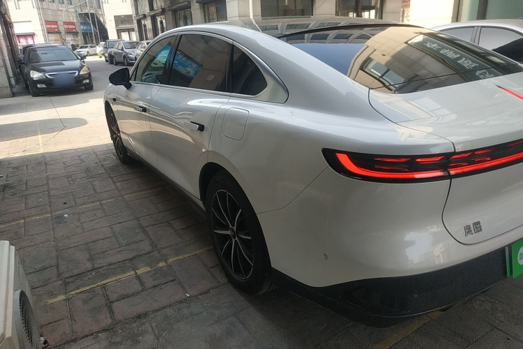 岚图汽车 岚图追光 2024款 PHEV 四驱超长续航行政版车身外观4