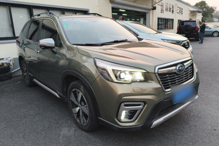 斯巴鲁 森林人 2019款 2.0i 智擎旗舰版EyeSight车身外观3