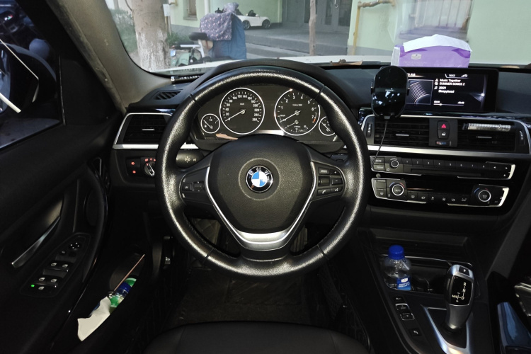 宝马3系 2017款 318Li 时尚型中控内饰13