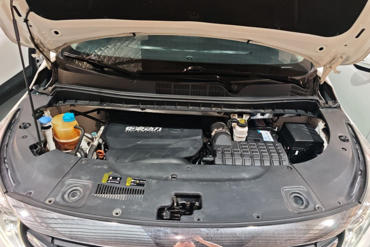 广汽传祺 传祺M8 2021款 改款 领秀系列 390T 豪华版机舱底盘24