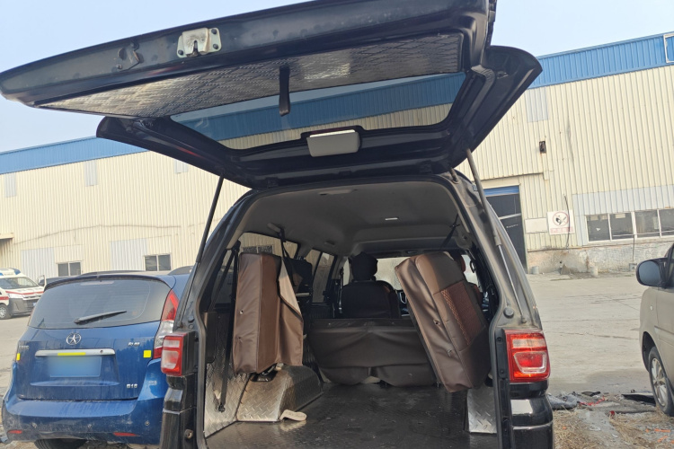 东风风行 菱智 2022款 M5L 1.6L 实用型 7座机舱底盘23