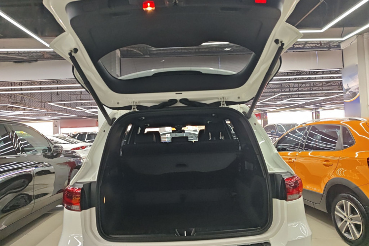 奔驰GLB 2020款 改款 GLB 200 动感型机舱底盘23