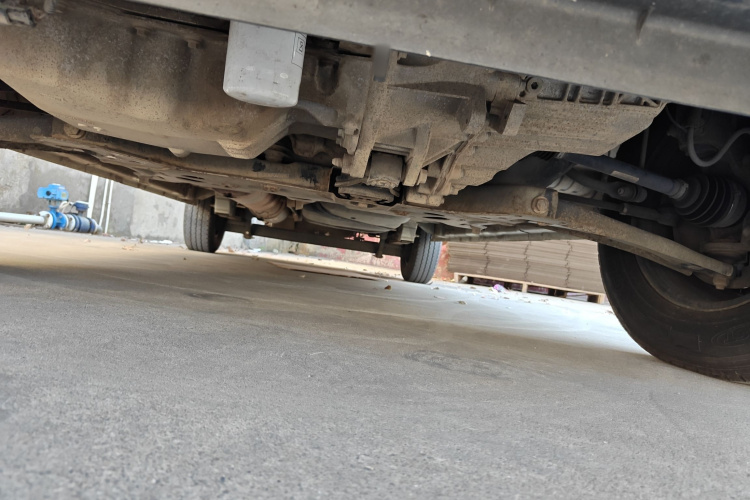 福特 全顺 2017款 2.0T汽油多功能商用车中轴中顶国V局部细节9005