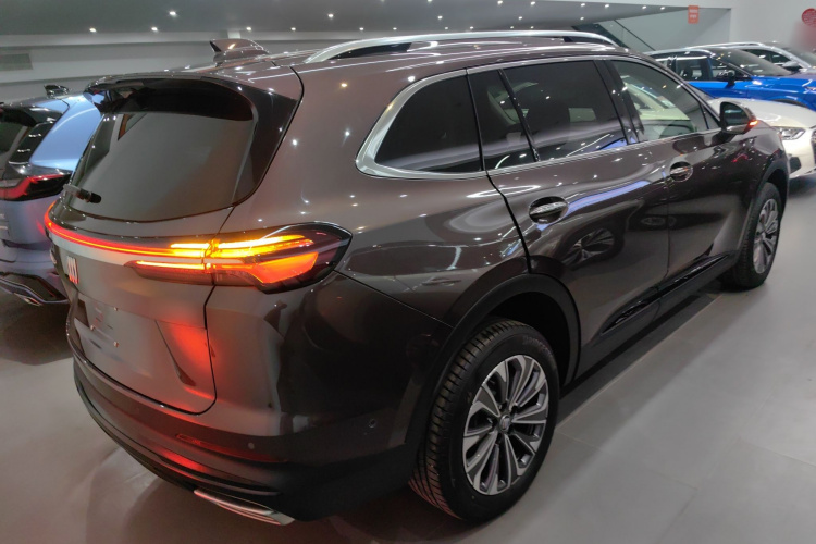 别克 2024款 昂科威Plus 28T 四驱尊享版车身外观6005