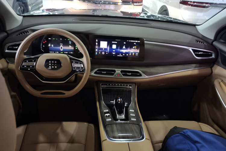 蓝电E5 2024款 荣耀版 100KM尊享型 7座中控内饰12