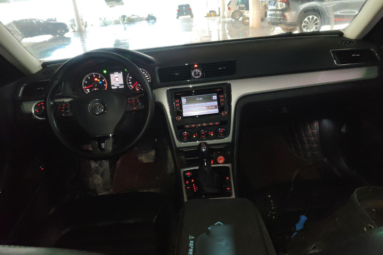 大众 帕萨特 2014款 1.8TSI DSG御尊版中控内饰7002