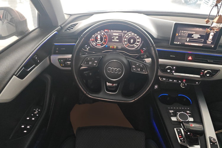 奥迪A4L 2018款 30周年年型 40 TFSI 运动型中控内饰13