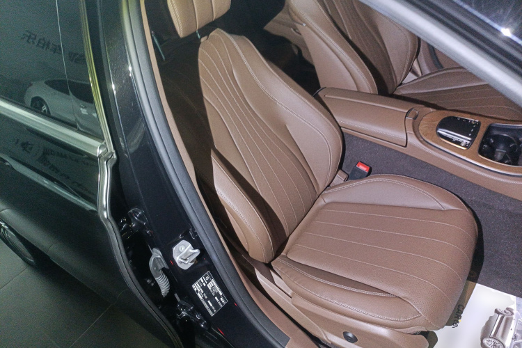 奔驰E级 2023款 改款 E 300 L 时尚型局部细节41