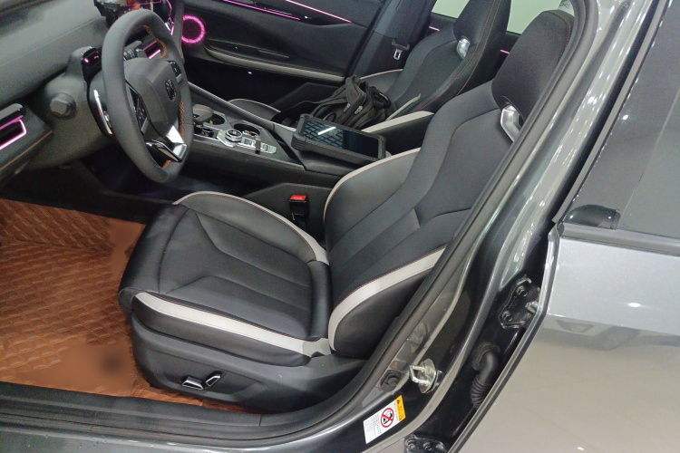 长安UNI-V 2023款 1.5T 尊贵型局部细节19